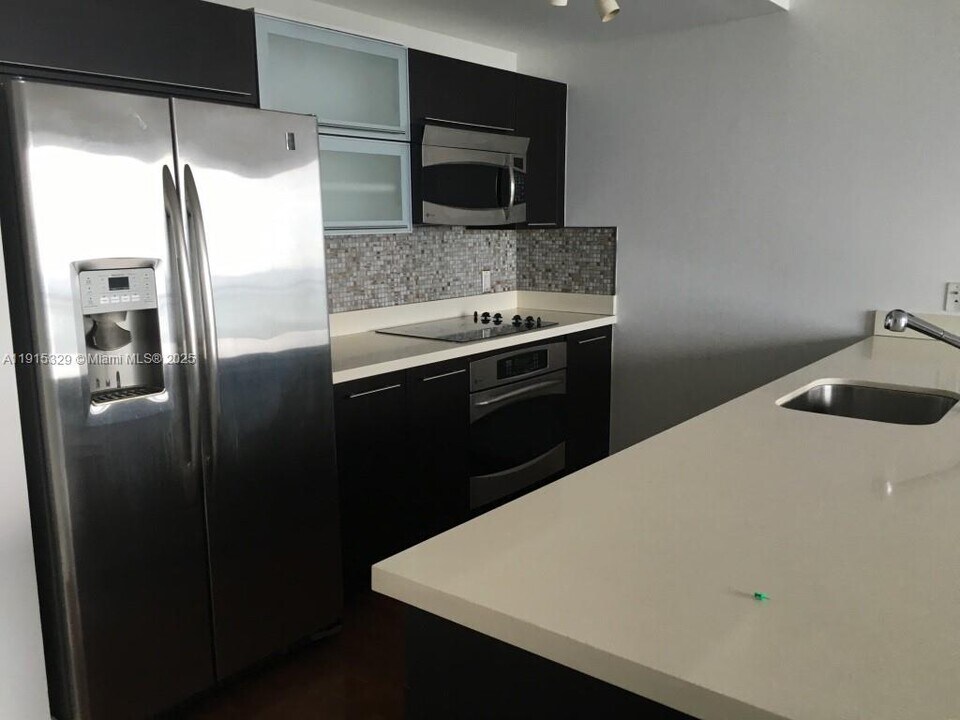 90 SW 3rd St, Unit 3608 in Miami, FL - Building Photo