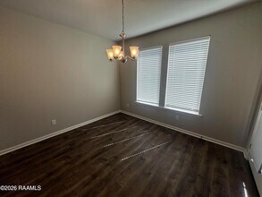 115 Rue Chateau Royal Dr in Youngsville, LA - Foto de edificio - Building Photo