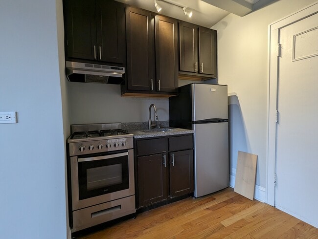 4735 N Hermitage Ave, Unit 407 in Chicago, IL - Building Photo - Building Photo