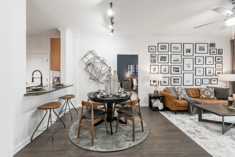 Parkview Terraces in Austin, TX - Building Photo - Building Photo