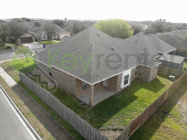 2413 N 46th St in McAllen, TX - Foto de edificio - Building Photo