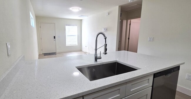 925 13th Ave S, Unit 925 in St. Petersburg, FL - Building Photo - Building Photo
