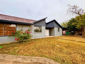 500 Orleans Loop in Laredo, TX - Foto de edificio - Building Photo