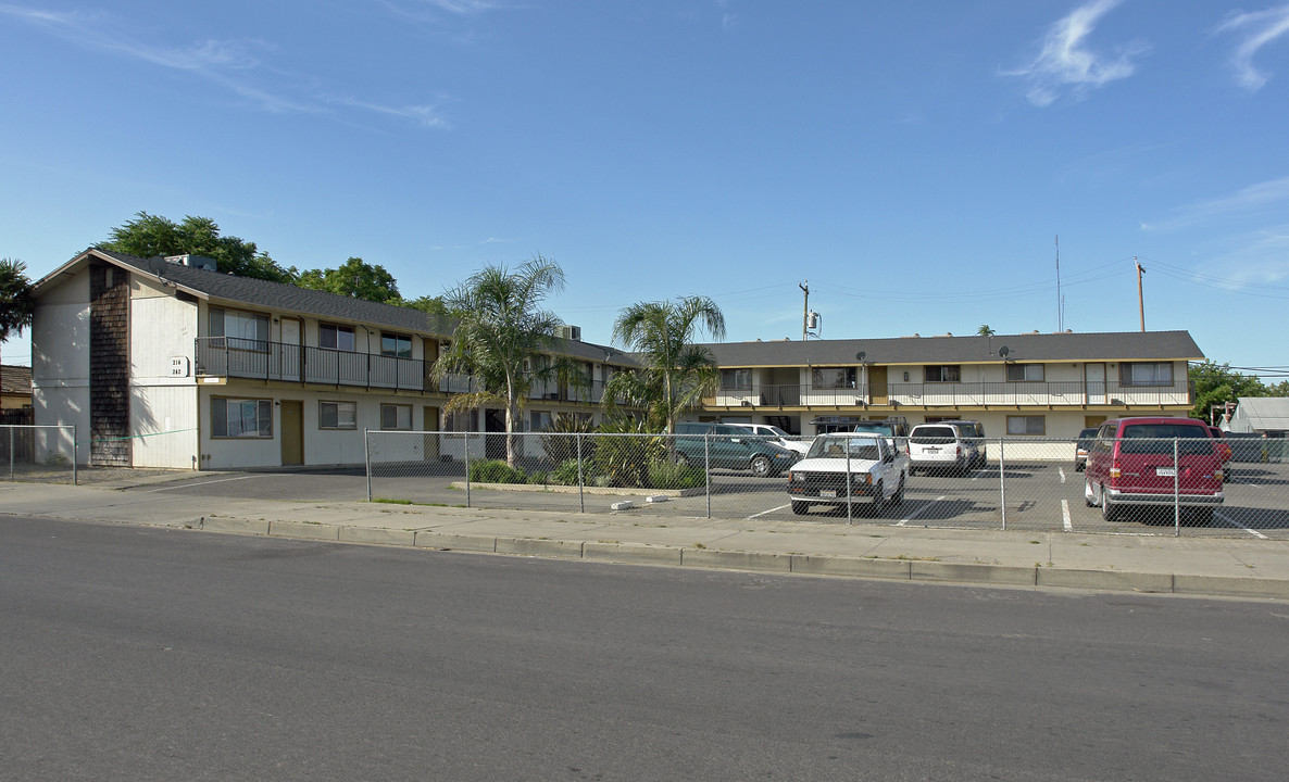 214-242 12th St in Merced, CA - Foto de edificio