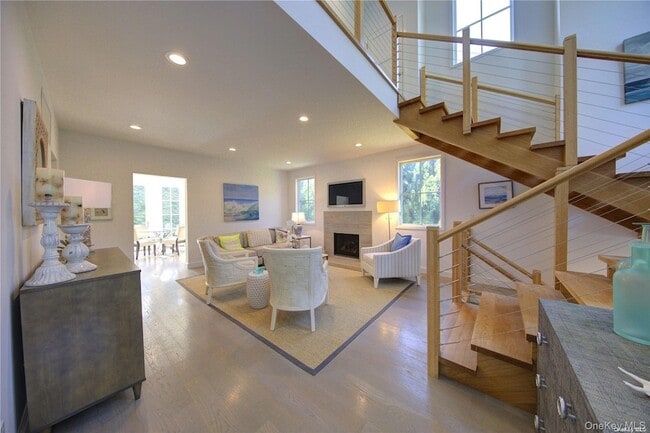 2 Crystal Mews Ln in East Hampton, NY - Building Photo - Building Photo