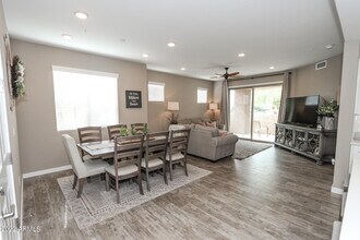 250 W Queen Creek Rd-Unit -107 in Chandler, AZ - Foto de edificio - Building Photo