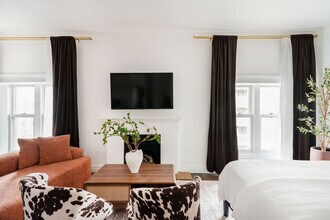 10 5th Ave in New York, NY - Building Photo - Building Photo