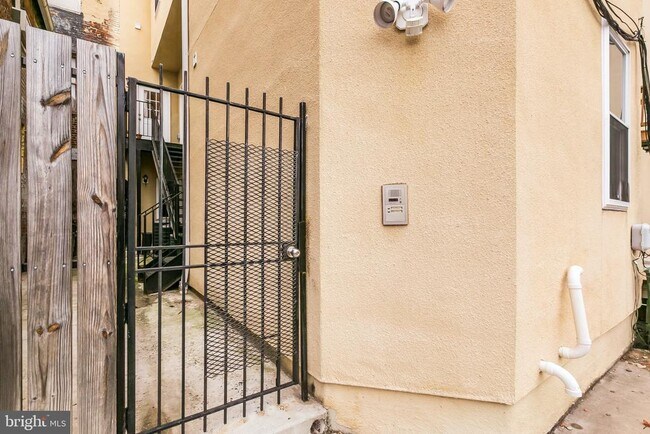 910 S Charles St in Baltimore, MD - Building Photo - Building Photo