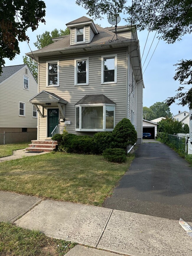 73 Grove Ave, Unit Apt. 2