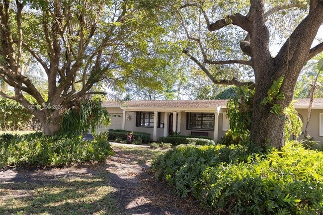 13125 SW 83rd Ave in Miami, FL - Foto de edificio - Building Photo