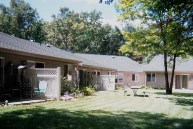 Oakwood Manor in Baldwin, MI - Building Photo