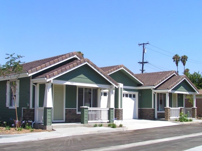 Raincross Cottages in Riverside, CA - Building Photo