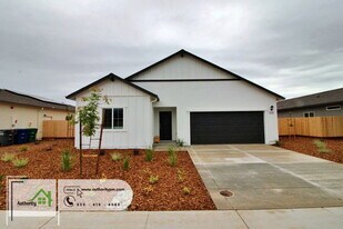 2901 Hopkins Ave in Redding, CA - Building Photo