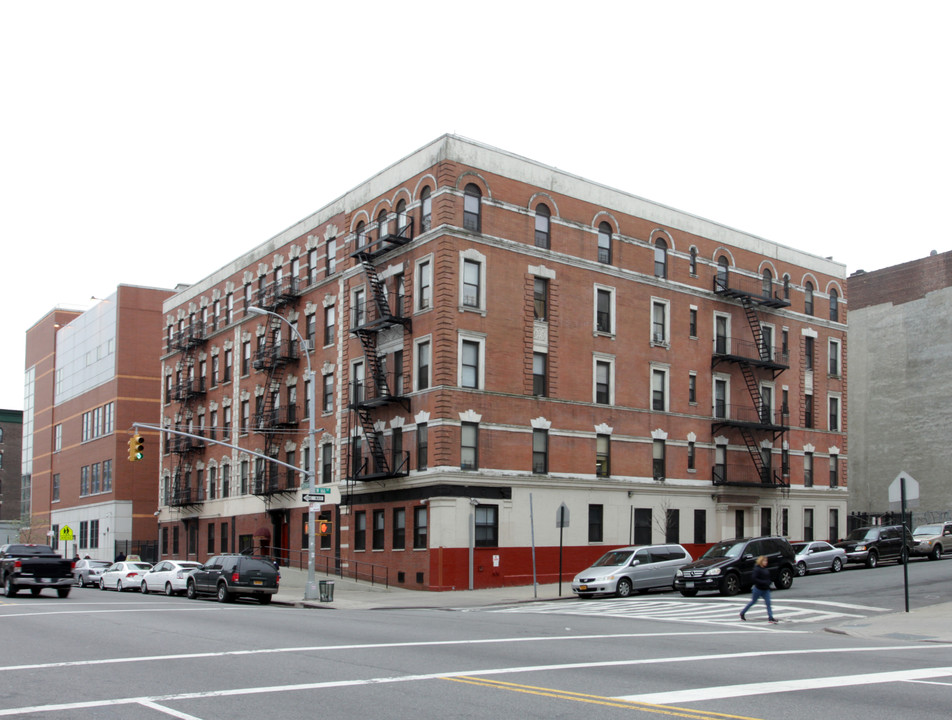 McKenna Square Houses in New York, NY - Building Photo