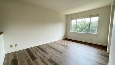 298 Country Club Dr in San Luis Obispo, CA - Foto de edificio - Building Photo