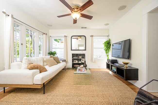 property at 2213 Arizona Ave