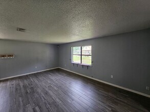 402 Lefoi Ln in Leesville, LA - Foto de edificio - Building Photo