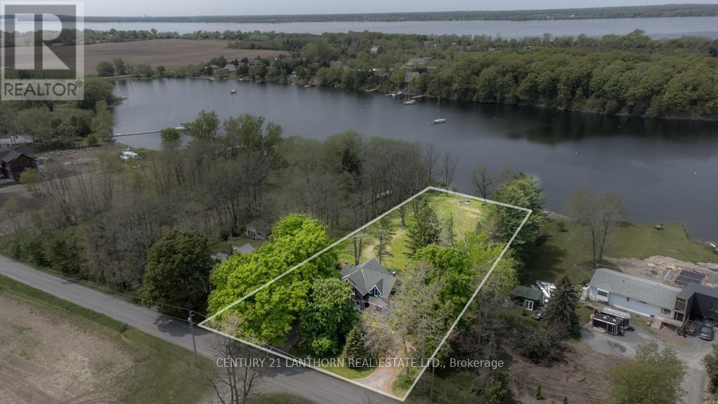 67 Cressy Bayside Rd in Prince Edward, ON - Building Photo