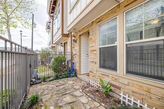 1818 Dennis St in Houston, TX - Building Photo - Building Photo