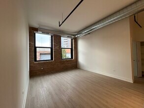 1040 W Huron St in Chicago, IL - Building Photo - Building Photo