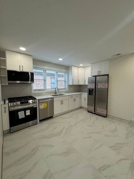 5814 N Elston Ave, Unit 1F in Chicago, IL - Foto de edificio - Building Photo