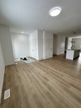 6625-6642 42 Ave in Beaumont, AB - Building Photo - Building Photo