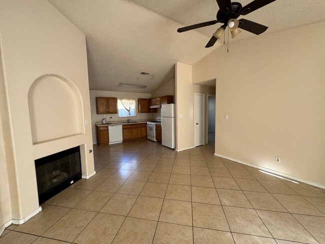 323 Cll Amarillo SW in Albuquerque, NM - Building Photo - Building Photo