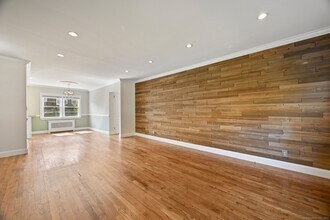 246 Glenbrook Rd in Stamford, CT - Foto de edificio - Building Photo