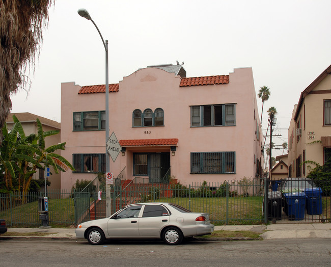 910 S Mariposa Ave in Los Angeles, CA - Building Photo - Building Photo