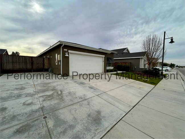 9713 Cobble Creek Dr. in Shafter, CA - Building Photo - Building Photo