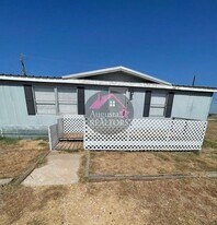 134 High Cotton Pkwy in Merkel, TX - Building Photo