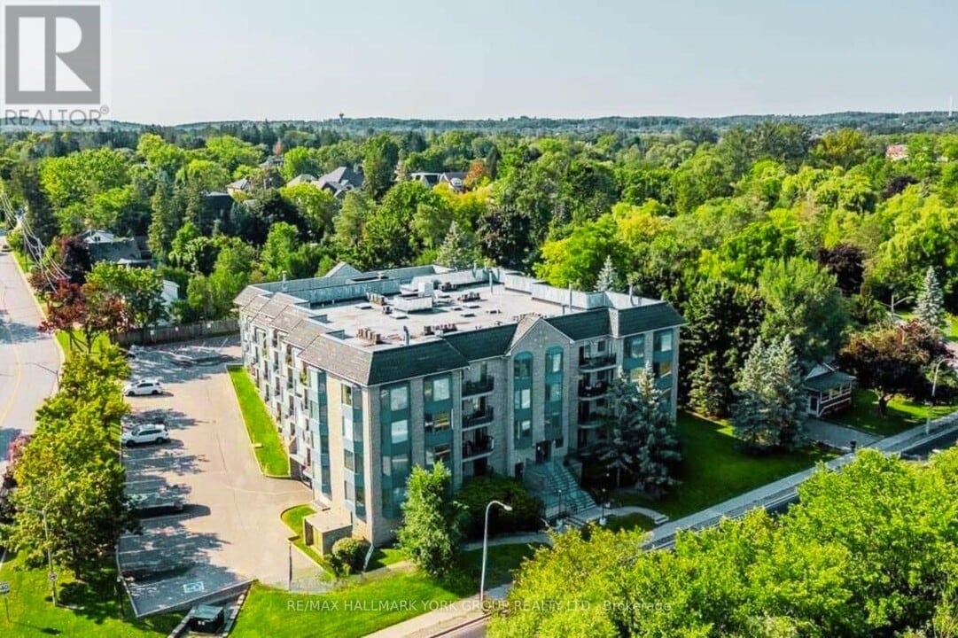 85 Wellington St W in Aurora, ON - Building Photo