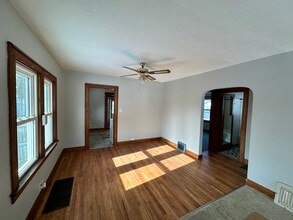 1104 S Michigan St in Plymouth, IN - Building Photo - Building Photo