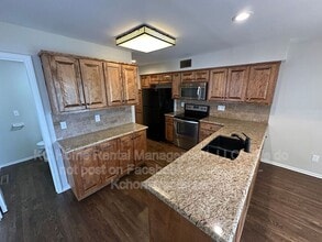 6633 W 151st Pl in Overland Park, KS - Building Photo - Building Photo