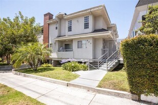 223 N Adams St in Glendale, CA - Building Photo