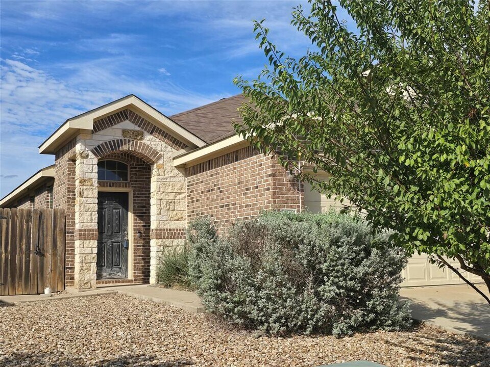 239 Hidden Springs Dr in Bastrop, TX - Building Photo