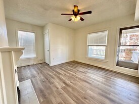 3810 Central St in Kansas City, MO - Building Photo