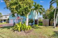 37 Blue Water Dr in Key West, FL - Foto de edificio - Building Photo