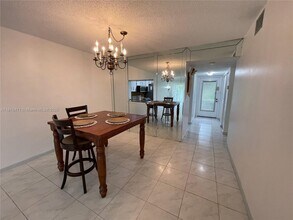 3571 Inverrary Dr in Lauderhill, FL - Building Photo - Building Photo