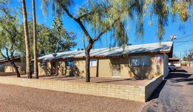 Plaza Del Torre in Phoenix, AZ - Building Photo - Building Photo