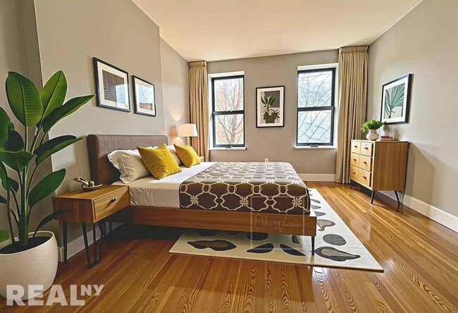 321 E 115th St in New York, NY - Building Photo - Building Photo