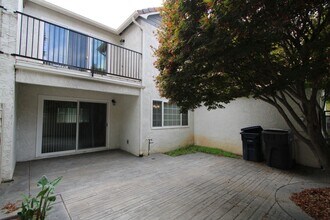 40 Dearborn Cir in Redlands, CA - Building Photo - Building Photo