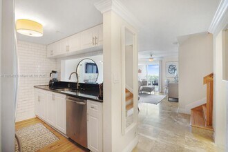 280 SW 20th Rd, Unit 907 in Miami, FL - Building Photo - Building Photo