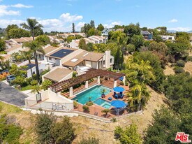 2528 Angelo Dr in Los Angeles, CA - Building Photo