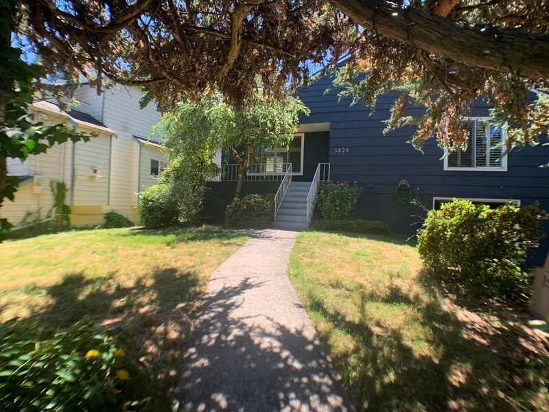 3829 NE 95th St in Seattle, WA - Building Photo
