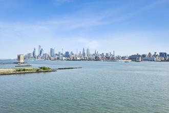 2 2nd St in Jersey City, NJ - Building Photo - Building Photo