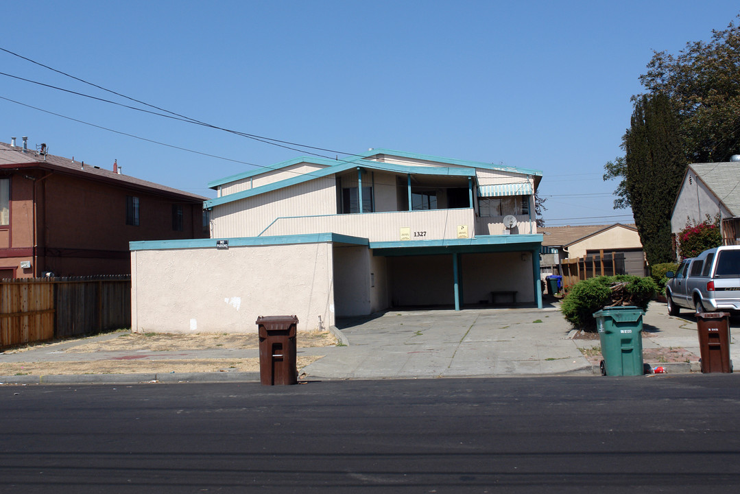 1327 Coalinga Ave in Richmond, CA - Building Photo