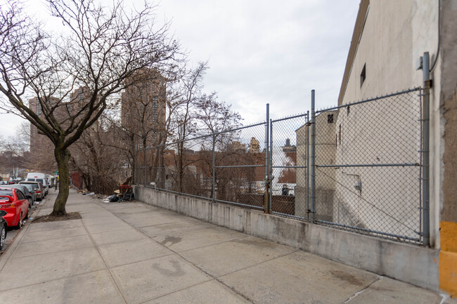 1819 Sedgwick Ave in Bronx, NY - Building Photo - Building Photo