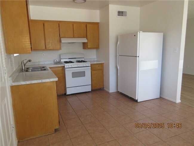 2027 Wickieup Ave in Kingman, AZ - Building Photo - Building Photo