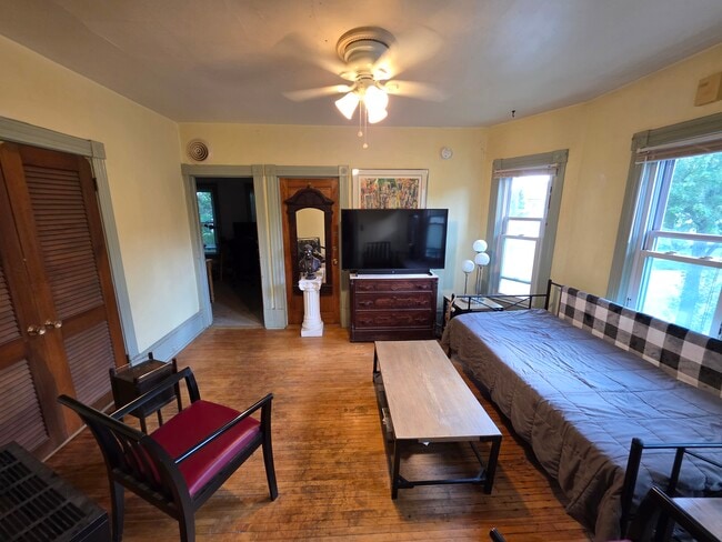 1101 18 1/2 Ave NE, Unit 2 in Minneapolis, MN - Building Photo - Building Photo